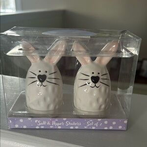 NWT Bunny Salt & Pepper Shakers Set - White
